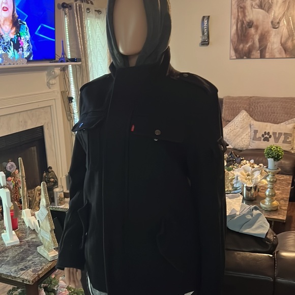 Levis 🤩 - Picture 2 of 6